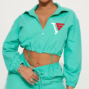 Ensemble court personnalisé pour femme, coupe-vent en nylon respirant, style streetwear avec logo personnalisé pour le printemps - Product Image 6