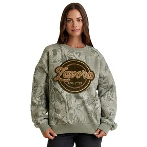 Sudadera con cuello redondo y estampado de camuflaje de moda 2027 para mujer, sudadera con capucha personalizada con bordado de chenilla, jersey extragrande de peso pesado - Product Image 1
