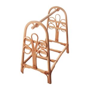 Soporte de Ropa para Muñecas de Ratán Natural Hecho a Mano para Muñecas de 18 Pulgadas, Decoración de Habitación Infantil Estilo Boho, Organizador de Regalos Sostenible - Product Image 1