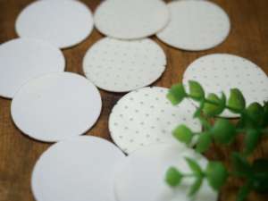 Bouchon à vis micro-perforé Doublure d'aération pour emballage alimentaire pharmaceutique Contrôle de l'humidité Pression Bouteille Couvercle Bouteille Bouchon Fermeture - Product Image 4