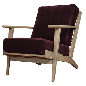 Ce fauteuil populaire présente une structure robuste en bois massif et une revêtement en velours foncé moelleux et durable. - Product Image 2
