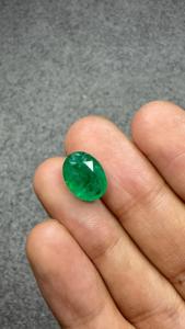 Émeraude naturelle de Zambie de 4,01 carats, taille ovale, pierre précieuse verte de qualité supérieure, bijoux fins, vente en gros, Jai Narayan - Product Image 3