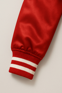 Chaqueta Varsity Roja de Satén con Logotipo Personalizado, Chaqueta Bomber Casual para Hombre con Cierre de Botones y Estampado Frontal, Ropa de Otoño - Product Image 4