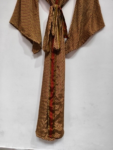 Nouvelle Robe Kimono en Soie Patchwork, Cache-maillot de bain, Vêtement de Nuit, Longue Robe, Kimono Indien Vintage Fait Main en Soie Recyclée - Product Image 6