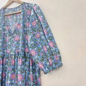 เดรสสั้นคอวี แขนสามส่วน แต่งระบายลูกไม้ ลายพิมพ์ดอกไม้แบบแฮนด์บล็อก ทำจากผ้าฝ้ายเป็นมิตรต่อสิ่งแวดล้อม ซักได้ สไตล์ไคร่า - Product Image 3