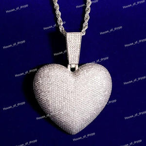Collar con Colgante de Corazón Plateado con Moissanita Brillante, Estilo Moderno, Cadena para Hombre y Mujer - Product Image 3