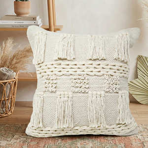 Coussin décoratif texturé en coton, housse de coussin bohème avec motif linéaire en relief 45 × 45 cm, accent décoratif minimaliste - Product Image 2