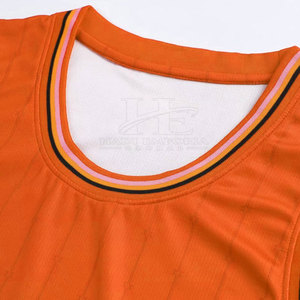 Ensemble d'uniformes de basketball pour hommes en polyester respirant, léger et durable, imprimé par transfert thermique, vêtements de sport pour l'entraînement - Product Image 4
