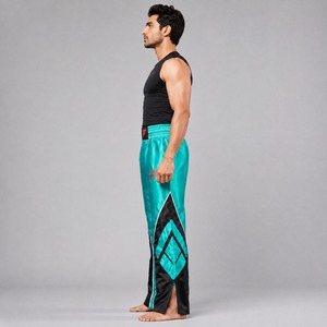 Pantalon de kick-boxing durable conçu pour les entraînements exigeants, offrant un confort supérieur et une liberté de mouvement optimale. - Product Image 3