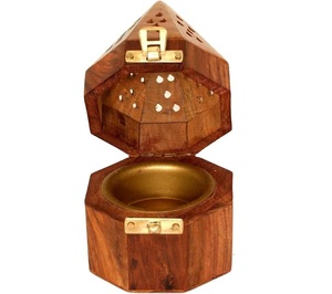 Quemador de incienso de madera con tapa de latón – Mabkhara hexagonal artesanal de madera de mango natural y latón con tapa perforada - Product Image 2