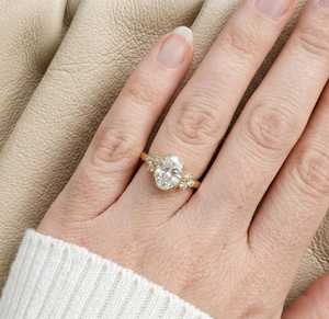 Anillo Clásico Floral Art Deco con Moissanita Ovalada de 2CT, Plata 925 con Baño de Oro Rosa, Regalo de Promesa para Aniversario o Fiesta - Product Image 3