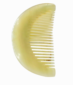 Peigne de massage en corne de bœuf poli en forme de croissant, idéal pour les voyages, vente en gros, pour utilisation en massage - Product Image 5