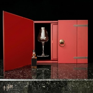 Boîte cadeau pour vin personnalisable en forme de livre avec design multi-couches, impression de logo UV, matériau en carton gris - Product Image 2