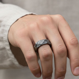 Bague en acier Damas faite à la main, bijou en acier durable pour mariage, fiançailles et usage quotidien, bague unique en acier Damas - Product Image 3
