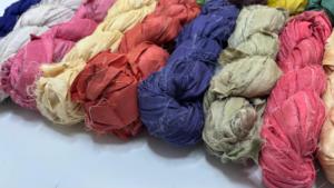 Ruban de sari en soie 100% teinte, écologique, doux au toucher, pour l'artisanat, l'emballage cadeau, la bijouterie, le tissage, la décoration et la créativité - Product Image 2