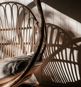 Nueva llegada al por mayor: Silla colgante de ratán hecha a mano, ecológica, de doble asiento, para resort y villa, de fabricante vietnamita. - Product Image 4