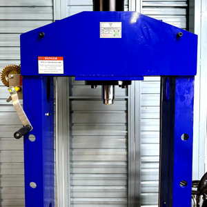 Presse d'atelier hydraulique pratique de 20 tonnes, manuelle et à commande au pied, prix abordable au Vietnam, garantie 1 an au Vietnam - Product Image 3