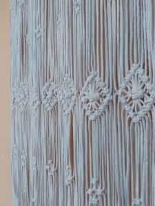 Tapiz de Macramé Bohemio Personalizado, Decoración de Pared de Cuerda de Algodón, Patrón Vertical Rectangular, Tema de Flores para Interiores, Bodas y Cumpleaños - Product Image 4
