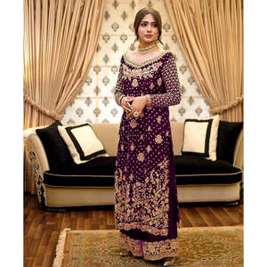 Ensemble de costume pour femmes de créateur avec broderie et travail de perles rivetées, haut et pantalon palazzo avec dupatta - Product Image 2