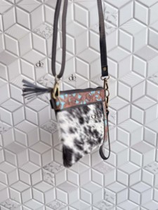 กระเป๋าถือหนังวัวขนเฟอร์สำหรับผู้หญิงกระเป๋าถือหนังขนเฟอร์สีเทอร์ควอยส์โบฮีมีดีไซน์ไม่ซ้ำใคร - Product Image 3