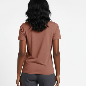 T-shirt pour femme à col en V avec poche, manches courtes, en coton doux, poche plaquée sur la poitrine, coupe décontractée, personnalisable OEM, vente en gros, usine du Pakistan - Product Image 2