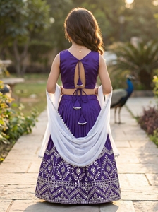 Shoryam Fashion Ensemble Lehenga Choli pour Filles, Violet, Style Ethnique Indien, Broderie et Appliques Miroir, Jupe Longue et Crop Top, pour Fêtes - Product Image 3