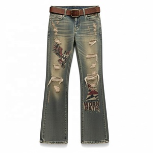 Jean en denim évasé taille haute avec patch aigle et délavage déchiré style vintage pour homme, streetwear en coton, collection automne - Product Image 2