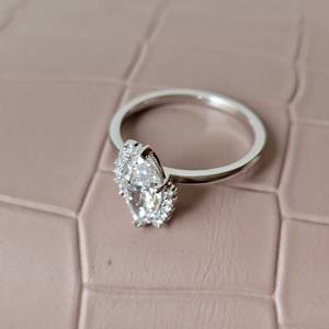 Bague de fiançailles personnalisée en diamant de laboratoire taille marquise, style classique, certifiée IGI, pour femme - Product Image 6