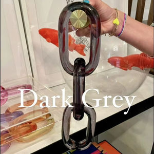 Ornement en maillons de chaîne en résine acrylique gris foncé pour table basse, étagère, armoire, bureau, intérieur de salon, sculpture - Product Image 1