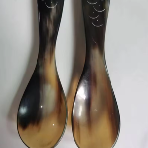 Cuchara de cuerno hecha a mano de cuerno natural de búfalo, último diseño, decoración para el hogar, soportes para cucharas y clips para ollas - Product Image 1