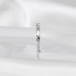 Anillo de media eternidad con diamantes cultivados en laboratorio de corte ovalado, anillo de boda de diamantes estilo East West, anillo de compromiso apilable para mujer - Product Image 5