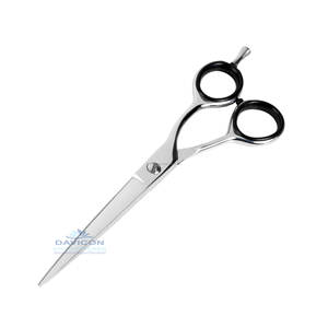 Tijeras de Barbero DAVICON de Acero Inoxidable de Alta Calidad con Anillo Negro |   Tijeras de Belleza y Peluquería |   Instrumentos de Belleza - Product Image 2