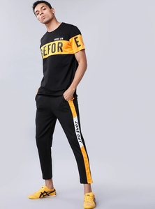 Pantalones Deportivos Negros de Algodón para Hombre con Franja Lateral Amarilla, Cordón Ajustable, Cintura Elástica, Estilo Casual, Logotipo de la Marca en la Pierna Izquierda, para Invierno - Product Image 2