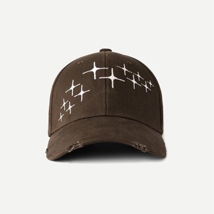 Casquette de baseball marron à 6 panneaux avec broderie géométrique blanche, unisexe, ajustée, en sergé, style urbain décontracté, printemps-été - Product Image 1