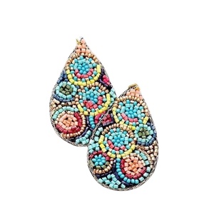 Pendientes colgantes clásicos de eslabones de triple trébol, adorno de cuentas de piedra en forma de lágrima, cuentas de semillas de calidad, parte posterior de fieltro disponible fucsia - Product Image 5