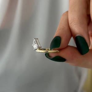 Anillo Solitario Único de Diamante Cultivado en Laboratorio de 1 Quilate en Forma de Media Luna, Oro Amarillo de 18K y 14K, Dos Tonos, Anillo de Compromiso y Boda Moderno, Certificado IGI - Product Image 6