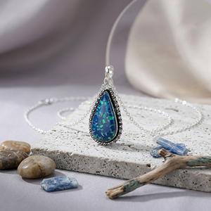 Pendentif en opale poire en gros, serti en laiton, fait main, bijou en opale bleue, pendentif cabochon, pendentif statement - Product Image 3
