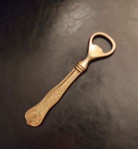 Abridor de Botellas de Latón Resistente, Estilo Antiguo, Abridor de Cerveza de Metal Pesado para Cocina, Bar, Accesorios para el Hogar, Decoración para Fiestas, Uso en Hoteles - Product Image 3