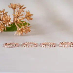 Élégant Trio de Bagues de Mariage Empilables en Or Rose avec Moissanite Sertie, Anneaux Éternité Délicats pour Femme, Ensemble Cadeau de Bijoux Classique - Product Image 3