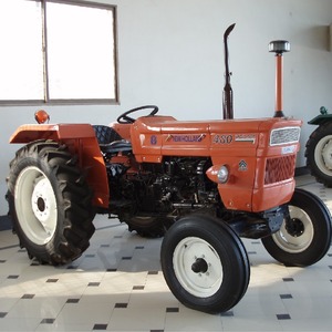 Tractor de servicio pesado diseñado para entornos agrícolas exigentes con un motor de alto rendimiento y una estructura duradera para una larga vida útil. - Product Image 6