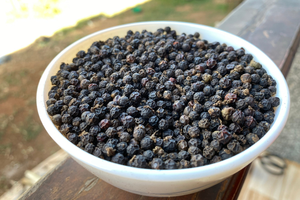 Pimienta Negra y Blanca Cruda Picante, Natural, Seca, en Cubos, a Granel, 500G/L 550 G/L 570 G/L 630 G/L - Product Image 4