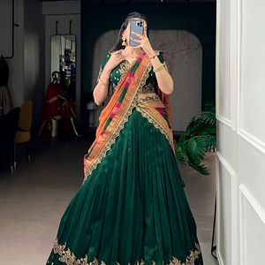 Ensemble ethnique en soie Vichitra de qualité supérieure - Dupatta imprimé à la feuille d'aluminium avec travail de paillettes et blouse brodée - Product Image 1