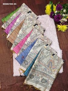 Sari en soie Tussar de haute qualité avec imprimé floral coloré et bordure à motif paon et pallu Madhubani peint à la main - Exportateur indien - Product Image 5