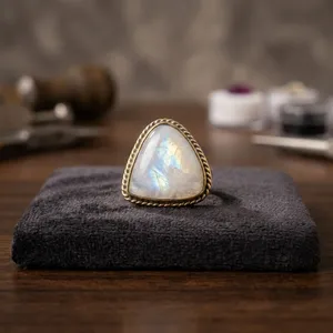 Colgante de Piedra Lunar Arcoíris Natural con Marco de Latón y Ranura, Joyería de Piedras Preciosas Hecha a Mano, Venta al por Mayor - Product Image 4