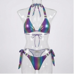 Ensemble de bikini pour femme, couleur dégradée, métallisé, haut halter, bas à nouer sur les côtés, détail strass, spandex, polyester, maillot de bain deux pièces - Product Image 1