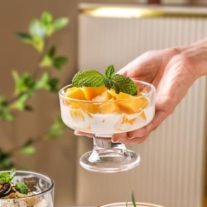 Tazones para Postre de PP Blanco Cristalino con Diseño Cuadrado, 150 ml, Elegantes Copas con Base de Pedestal para Helado, Gelatina y Natillas - Product Image 2
