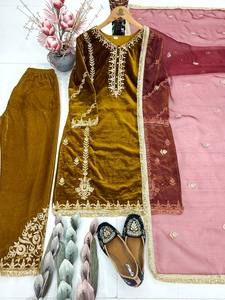 Traje de Trabajo de Oficina para Mujer, Estilo A-Line, con Dupatta Floral de Invierno, Terciopelo de Viscosa Pesada con Bordado de Cadena - Product Image 4