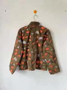 Chaqueta Bordada Suzani de Terciopelo Verde Oliva Hecha a Mano para Mujer, Estilo Boho Vintage, Bordado Floral, Chaqueta Abierta por Delante para Invierno - Product Image 4