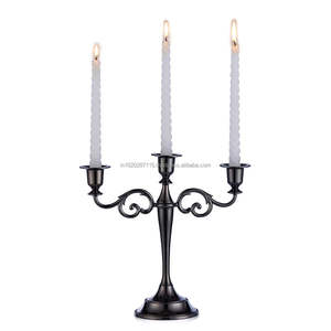 Candelabro de metal dorado para la decoración interior del hogar con acabado real y hermosos detalles para una elegante configuración de velas - Product Image 5