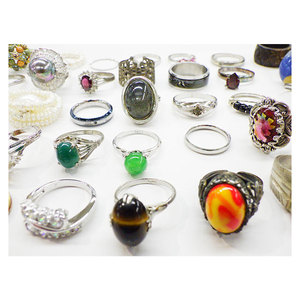 Conjunto de Accesorios Unisex de Excelente Calidad y Precio Espléndido, 50 Anillos de Acero Inoxidable de Moda Hechos en China, de Segunda Mano - Product Image 1